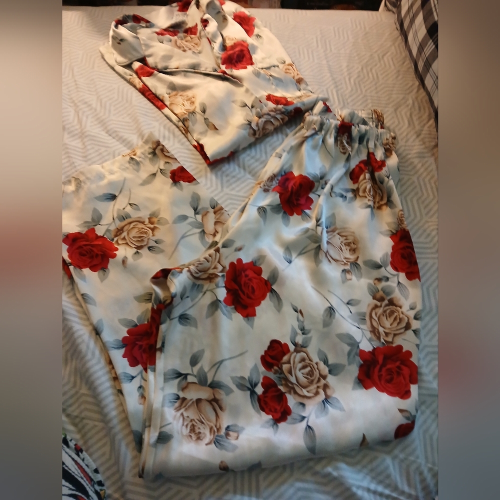 Private Luxuries Pajama Set, Size M Valentines Day Rose Print
